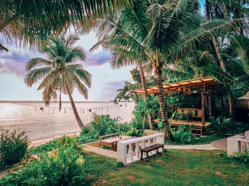 Catangnan Casa | Beachfront Private Bungalow