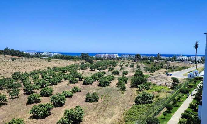 M'diq Apartamento | beachfront property with a sea views offers a balcony and free parking.