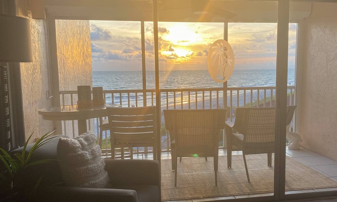 Bonita Springs Condominio | Beachfront Remodeled Condo in Bonita Springs!