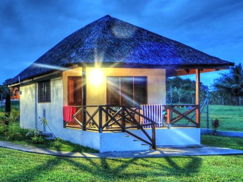 Luganville Complejo | Beachfront Resort