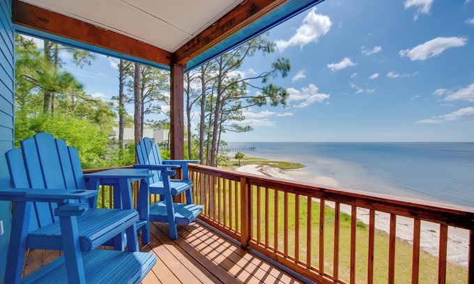 Carrabelle Cabaña | Beachfront Retreat w/ Dock in Lanark Village!