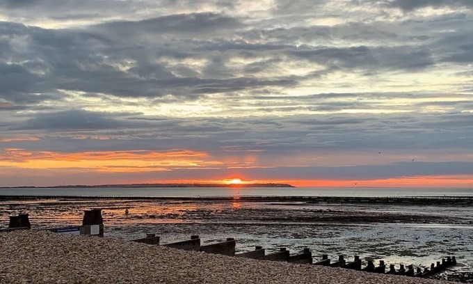 Whitstable Apartamento | Beachfront Retreat With Panoramic Views Of The Bay