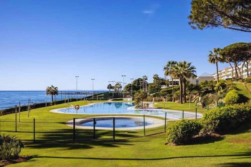 Marbella Apartamento | Beachfront spacious 4-Bed Apartment, Los Granados