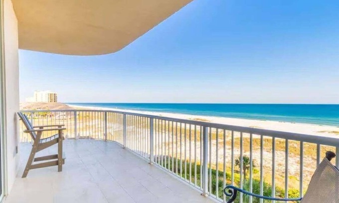 Ono Island Condominio | Beachfront Spanish Key | Steps from Flora Bama | Pools, Hot Tub, Gym & More! | My Beach Getaways