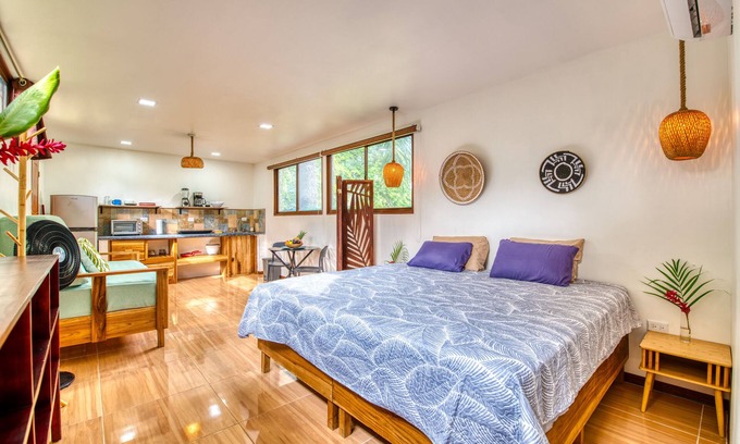 Cahuita Apartamento | Beachfront Studio - Direct Beach Access, AC & Fast WiFi