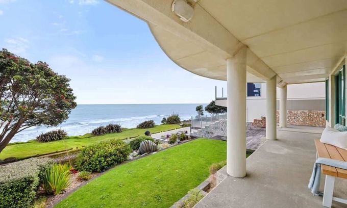 Bell Block Apartamento | Beachfront Studio with Sea View