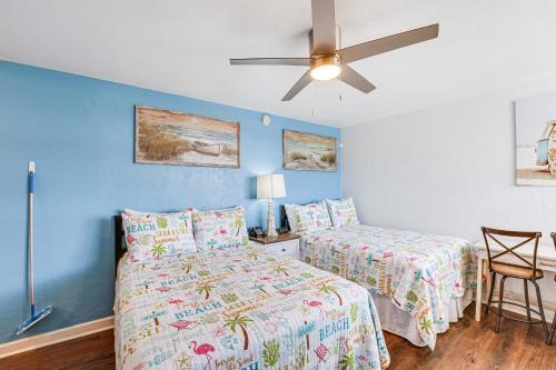 Bostwick Park Apartamento | Beachfront Studio with Community Indoor Pool!