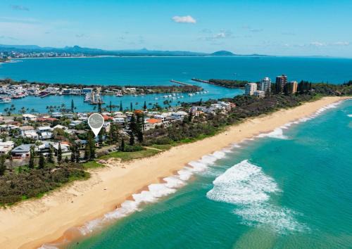 Buddina Apartamento | Beachfront Styled 2 BR Apt w Pool at Buddina