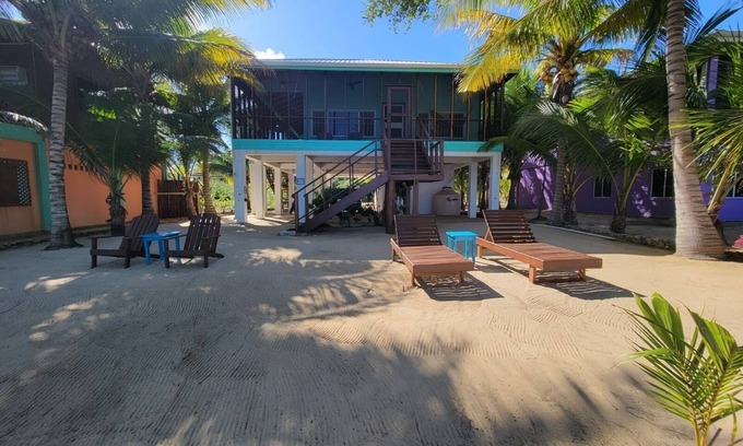 Río Sittee Casa | SUN y SEA BEACH HOUSE se encuentran en su propia playa privada en el Mar Caribe.