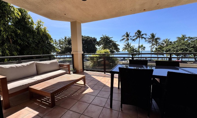 North Ward Apartamento | Beachfront The Strand - Spacious Apt. 2/103 - Luxurious Beachfront Apartment on The Strand