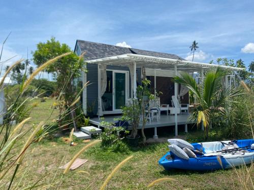 Lipa Noi Casa | Beachfront Tiny House, Koh Samui, Thailand with FREE Rowboat