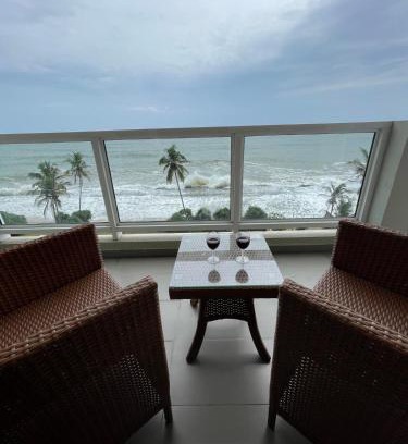 Uswetakeiyawa Apartamento | Beachfront Two Bedroom Apartment near Colombo area