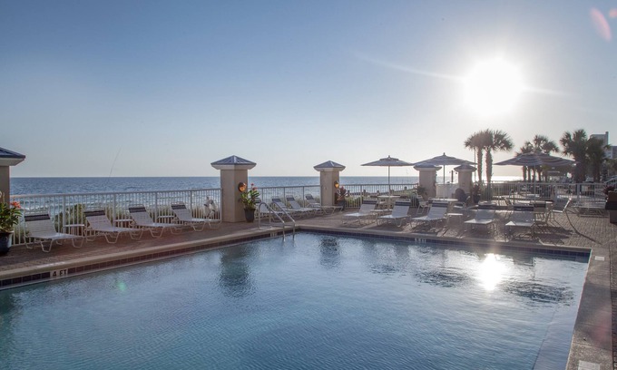Panama City Beach Apartamento | Villa con vistas a la playa | Sparkling Outdoor Pool + Hot Tub + 2 Miles to Pier Park