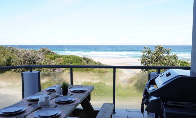 Blueys Beach Casa | Beachfront Views - Sleeps 6 comfortably + Pets welcomed!