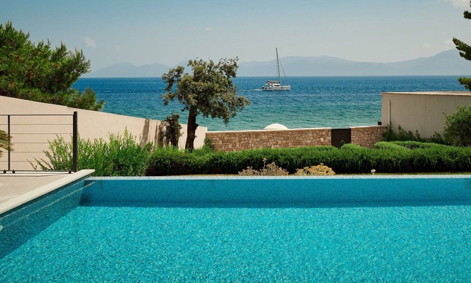 Sucuraj Villa | Beachfront Villa Aqua Haven with Pool