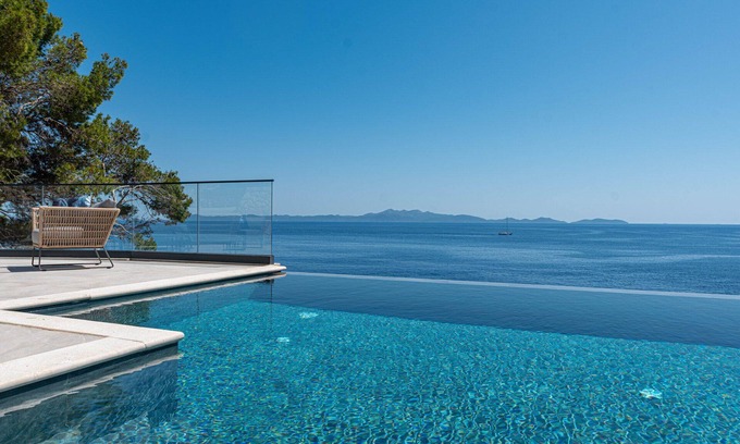 Blato Villa | Beachfront Villa Aquamarin with Pool