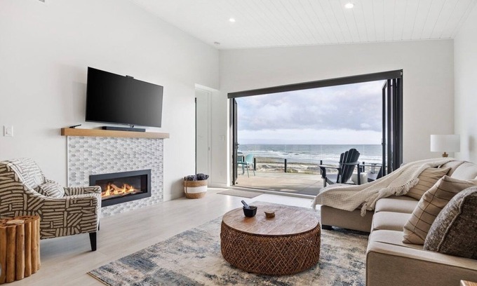 Black Creek Condominio | Beachfront Villa #15 at Saratoga Beach House