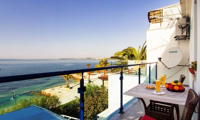 Podstrana Casa | Beachfront Villa Mediteran