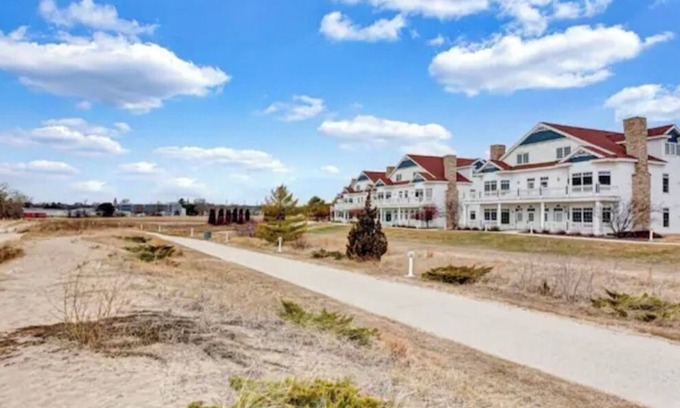 Sheboygan Villa | Executive Beachfront Villa: Sleeps 8!
