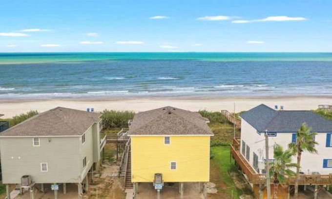 Surfside Beach Casa | Beachfront Villa! Newly renovated - w/ Direct Beach Access & Spacious Deck