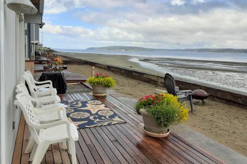Bells Beach Casa | Beachfront Whidbey Island Home and Apartment!