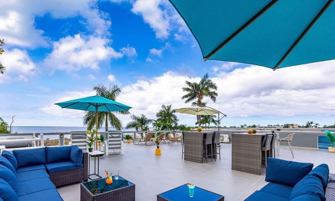 St. Ann's Bay Casa | Beachfront with Rooftop Scenic Ocean View
