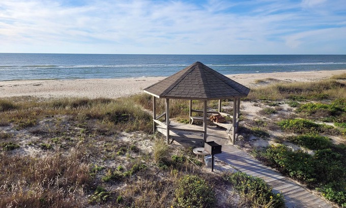 East End Condominio | BEACHFRONT Gorgeous View!!! OCEANFRONT Sunday to Sunday