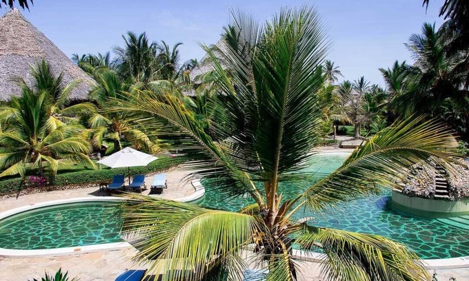 Malindi Casa | Beachside 2-bedroom cottage in beach resort with AC, Wi-Fi, Restaurant & Bar