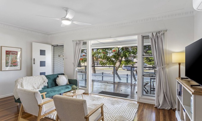 Scarborough Casa | Beachside 3-Bed family Home with Parking & Veranda