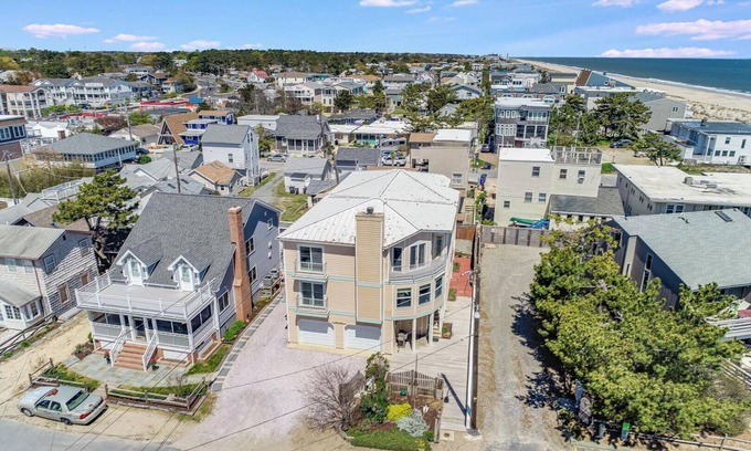 Sussex County Casa | Beachside 4-Bedroom Retreat: Ocean Views, Gourmet Kitchen & Dog-Friendly