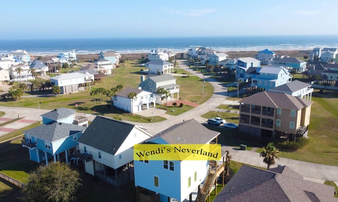 Pointe San Luis Casa | Beachside / 4BR / 3BA / Game Room / Pool