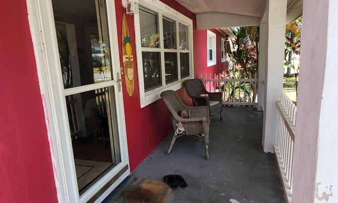 Indialantic Casa | Beachside Beach Retreat-Walk to the beach!(Pet-friendly)