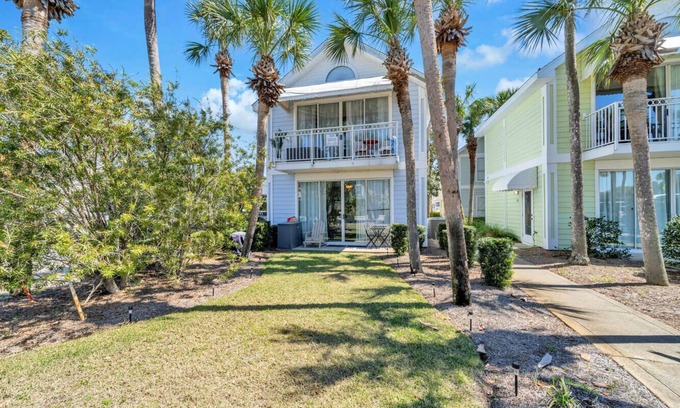 Crystal Beach Cabaña | Beachside Bliss Full Cottage~Location, Crystal Beach, Destin~Steps to Beach/Pool