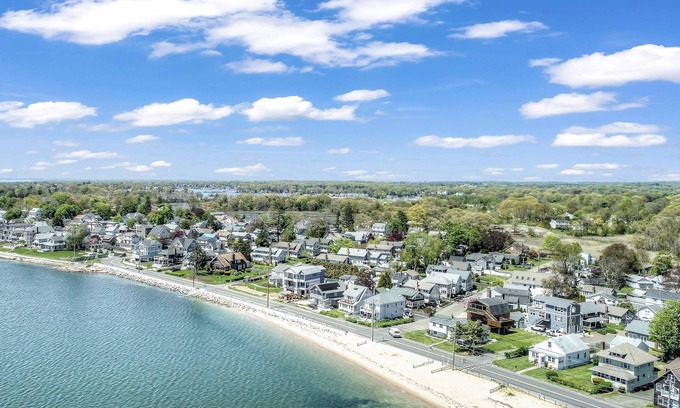 Stamford Cabaña | Beachside Branford- walk to Beach, Grill