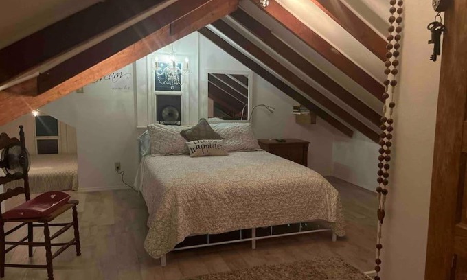 Surfside Historic District Casa | Beachside Craftsman Cottage