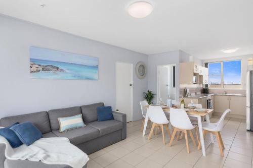 Towradgi Apartamento | 'Beachside Escape' A Breezy Waterfront Family Abode
