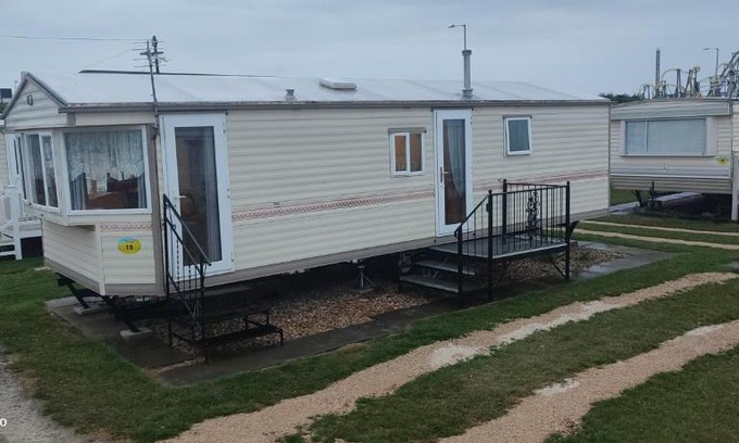 Skegness Otro | Beachside, Family-friendly, WiFi, 6 berth Caravans