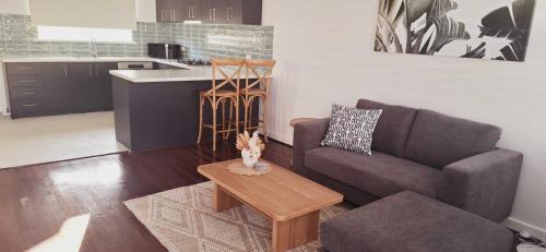 Rockingham Apartamento | Beachside Homely Flat in Rockingham - Hosted by Canstay