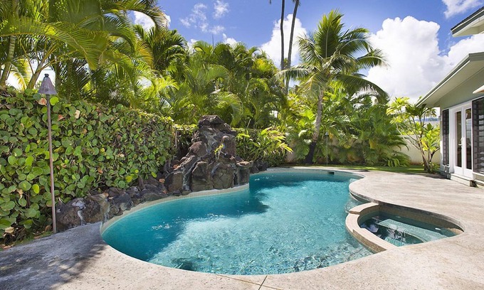 Kailua Casa | Beachside Kailua Remodeled w / AC 3 minutos a pie de playa - Contacte con el propietario / Tarifas