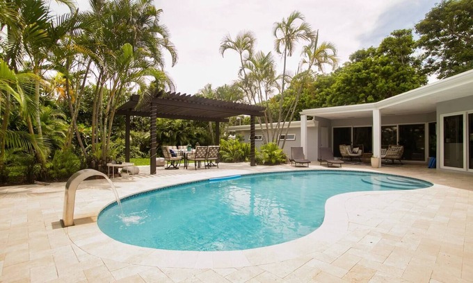 Harbor Beach Casa | Beachside Oasis in Prime Location w/ Pool & Garden