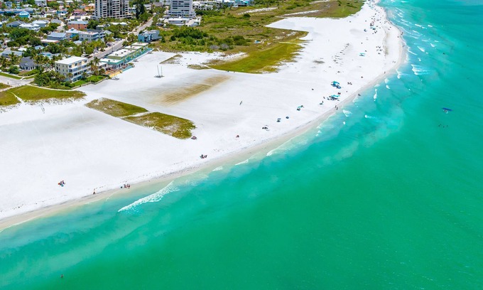 Siesta Key Village Casa | Beachside of the Village by Beachside