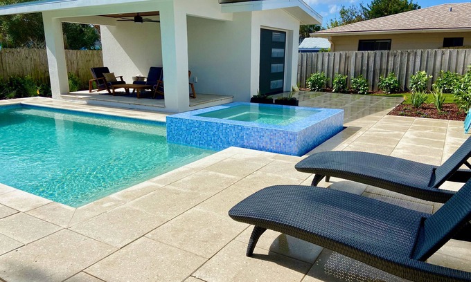 Boardwalk Casa | BEACHSIDE peninsula pvt house, POOL/HOT TUB, Steps to Beach, Quiet, Allergy-free
