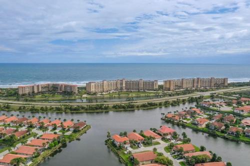 Palm Coast Apartamento | Beachside Penthouse with Ocean Views