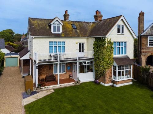 Burmarsh Casa | Beachside period family home. 5 BR spacious, comfortable.