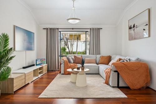 Scarborough Casa | Beachside Stay, Cafes Nearby, 100Mbps WiFi