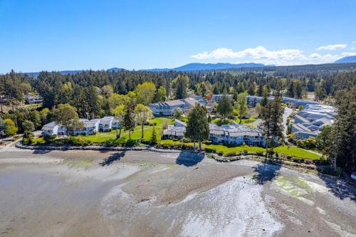 Regional District of Nanaimo Casa | Beachside Townhouses at The Pacific Shores Strata Property