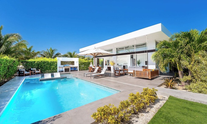 Long Bay Villa | Summer DEALS - White Villas Resort Seaside Villa 8