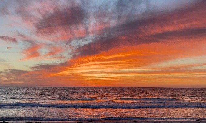 Belleair Beach Condominio | Beachside, with endless sunsets, in our modern 2-bedroom in Belleair Beach.