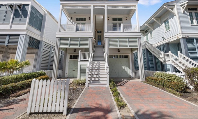 Galveston Cabaña | Beachtown Chic Cottage - 4 Bed/3 Baths - With a view of the ship channel!