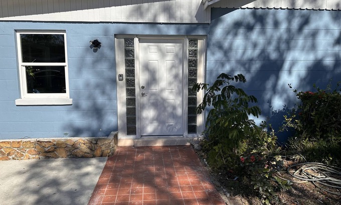 Vero Beach Casa | Beachtown Large Private Beautiful remodeled home, Exceptional Location, Pet OK